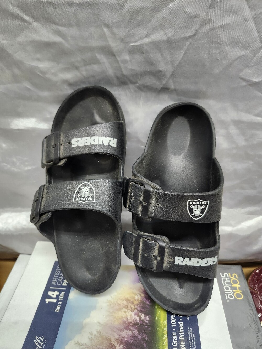 Raiders NFL sandals SZ Sm 5-6